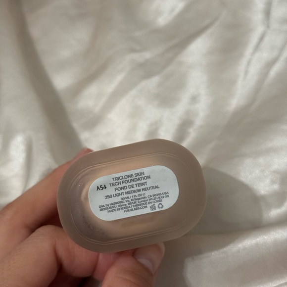 Haus Labs Foundation - Picture 2 of 3